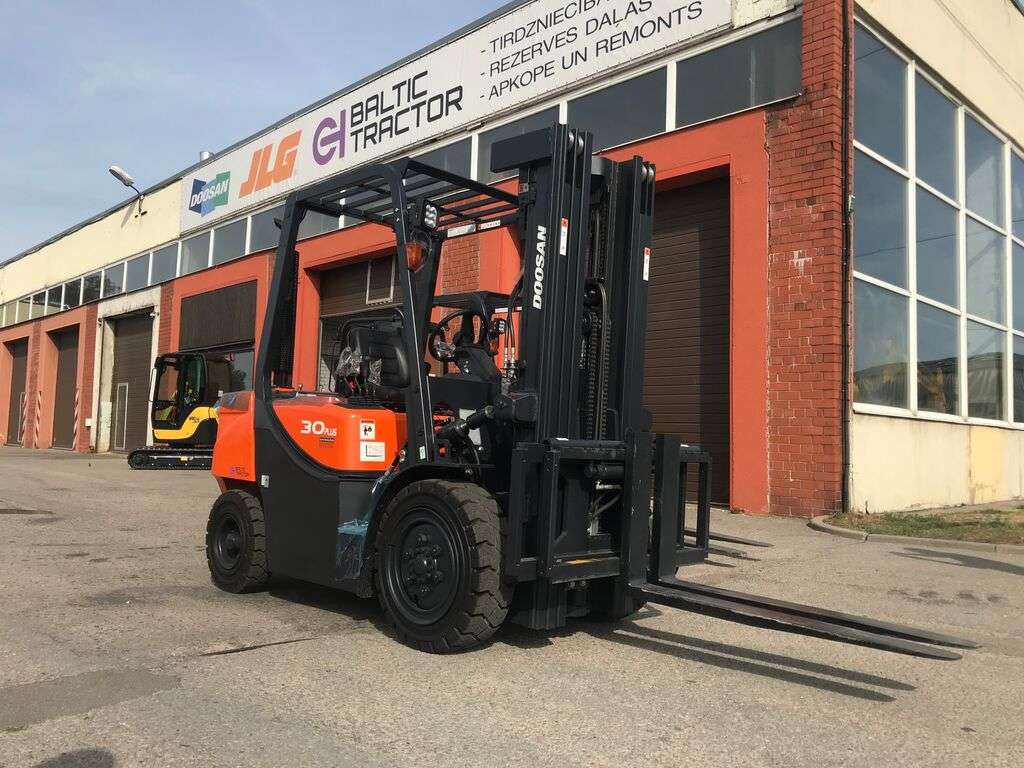 Naujas šakinis krautuvas DOOSAN D30GX