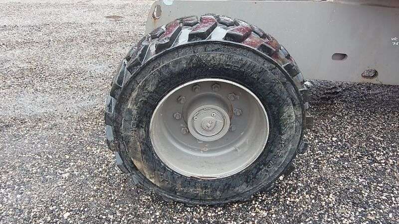 Teleskopinis keltuvas GENIE S85 - 27,74 m - 4x4 - diesel-photo