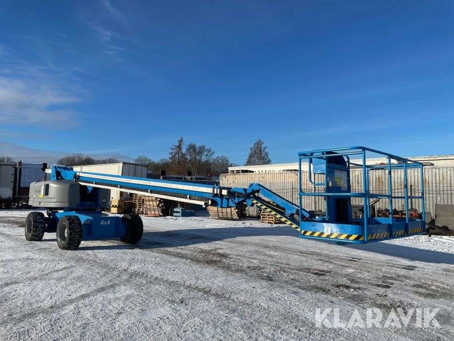 Teleskopinį keltuvą GENIE S-85 parduodama aukcione