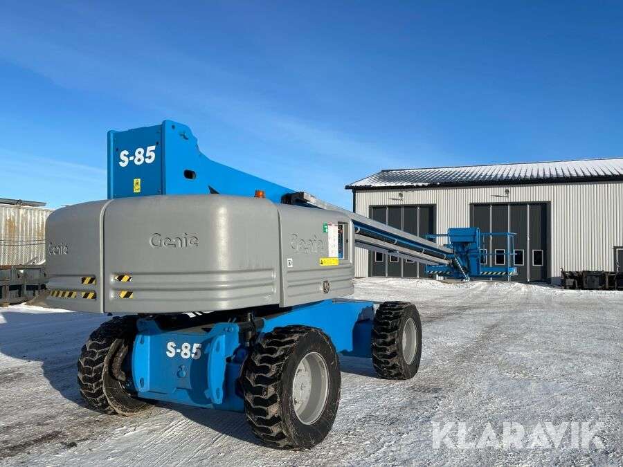 Teleskopinį keltuvą GENIE S-85 parduodama aukcione-photo