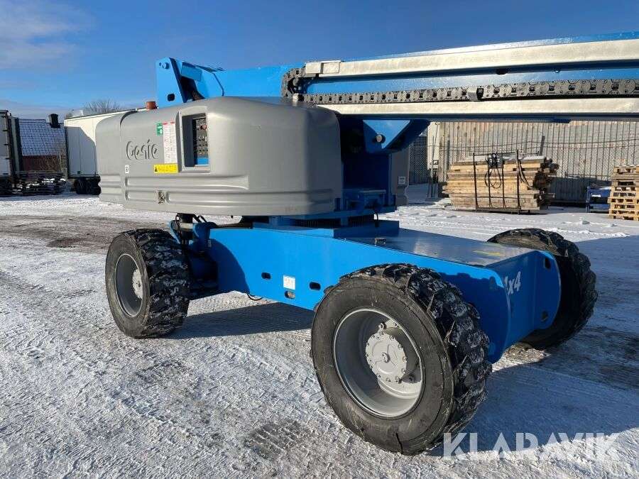 Teleskopinį keltuvą GENIE S-85 parduodama aukcione-photo