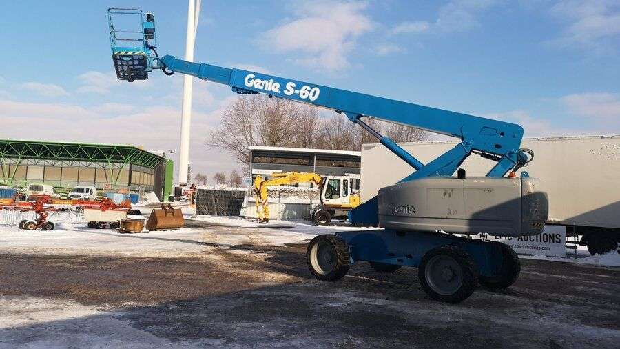 Teleskopinį keltuvą GENIE S60 parduodama aukcione-photo
