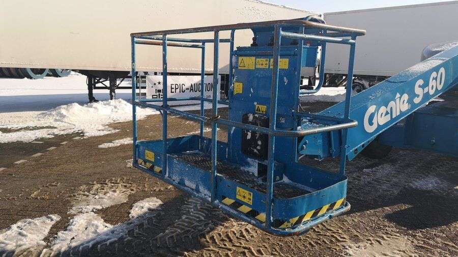 Teleskopinį keltuvą GENIE S60 parduodama aukcione-photo