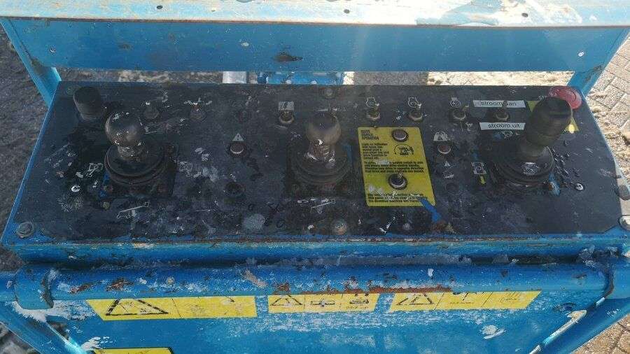 Teleskopinį keltuvą GENIE S60 parduodama aukcione-photo
