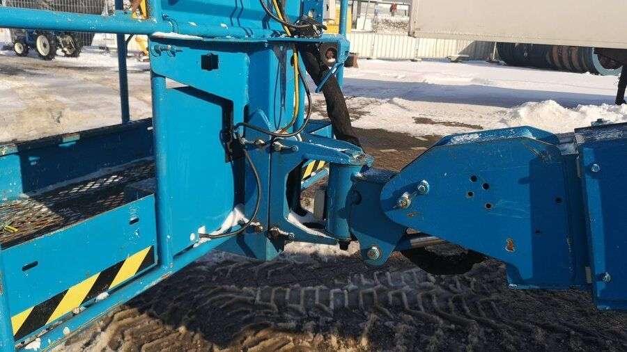 Teleskopinį keltuvą GENIE S60 parduodama aukcione-photo