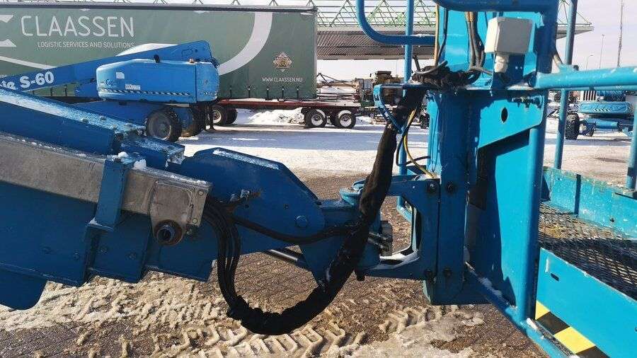 Teleskopinį keltuvą GENIE S60 parduodama aukcione-photo