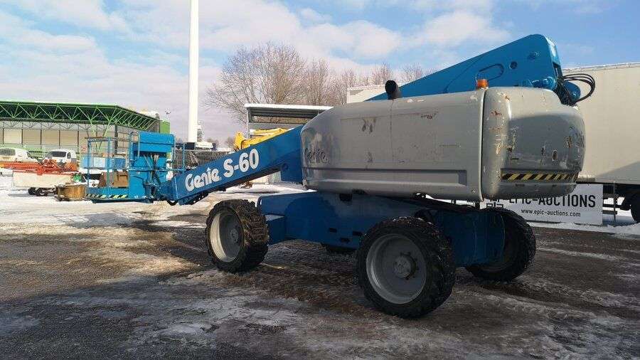 Teleskopinį keltuvą GENIE S60 parduodama aukcione-photo