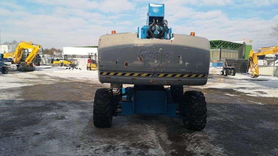 Teleskopinį keltuvą GENIE S60 parduodama aukcione-photo