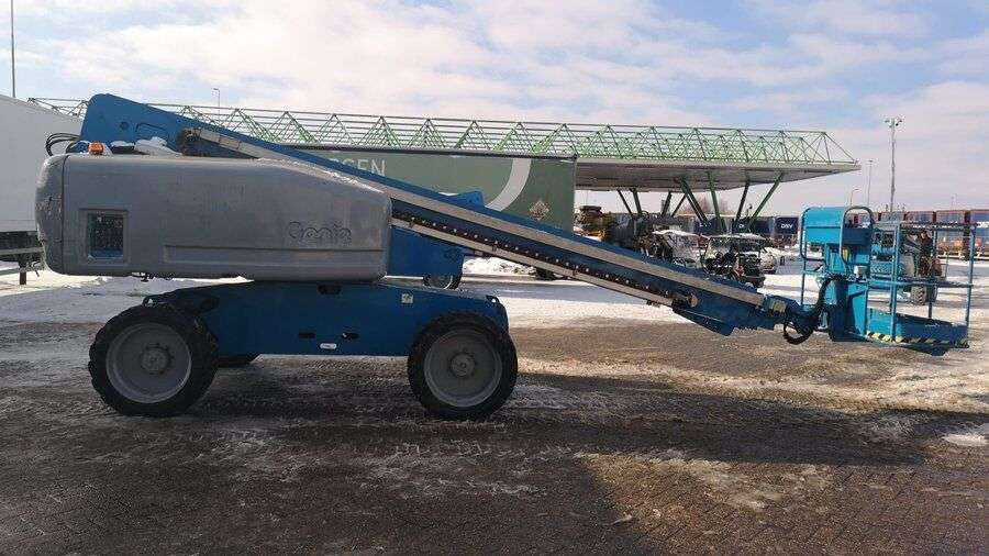 Teleskopinį keltuvą GENIE S60 parduodama aukcione-photo