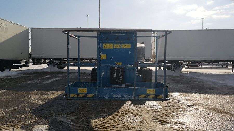 Teleskopinį keltuvą GENIE S60 parduodama aukcione-photo