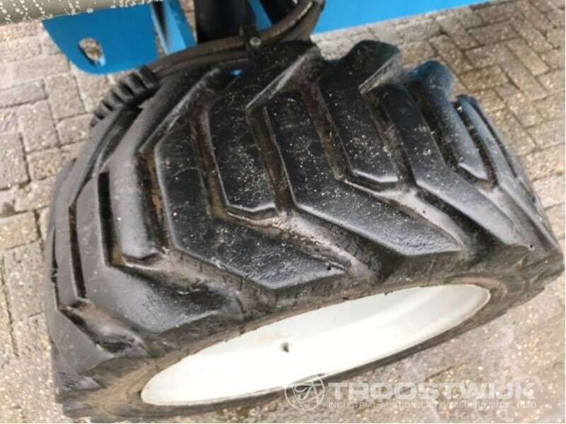 Teleskopinį keltuvą GENIE S65 parduodama aukcione-photo