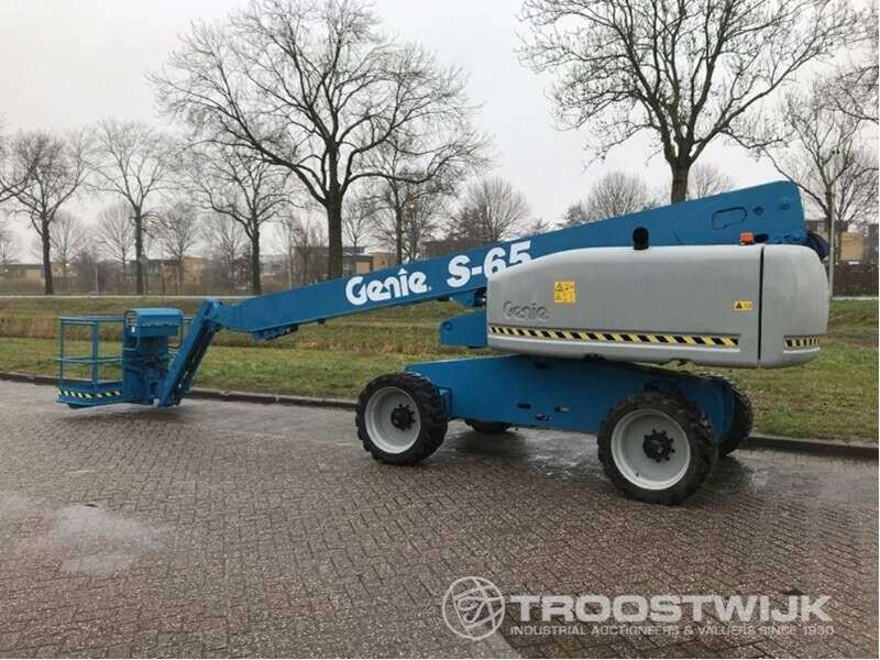 Teleskopinį keltuvą GENIE S65 parduodama aukcione-photo