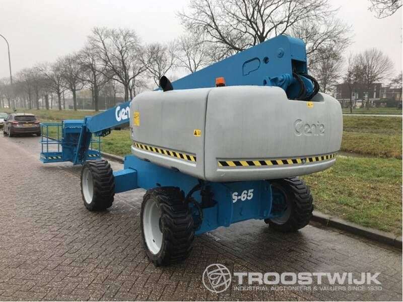 Teleskopinį keltuvą GENIE S65 parduodama aukcione-photo
