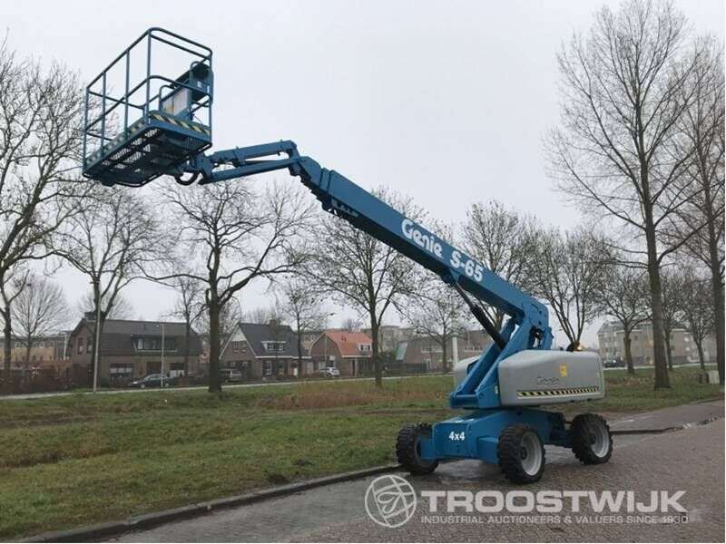 Teleskopinį keltuvą GENIE S65 parduodama aukcione-photo