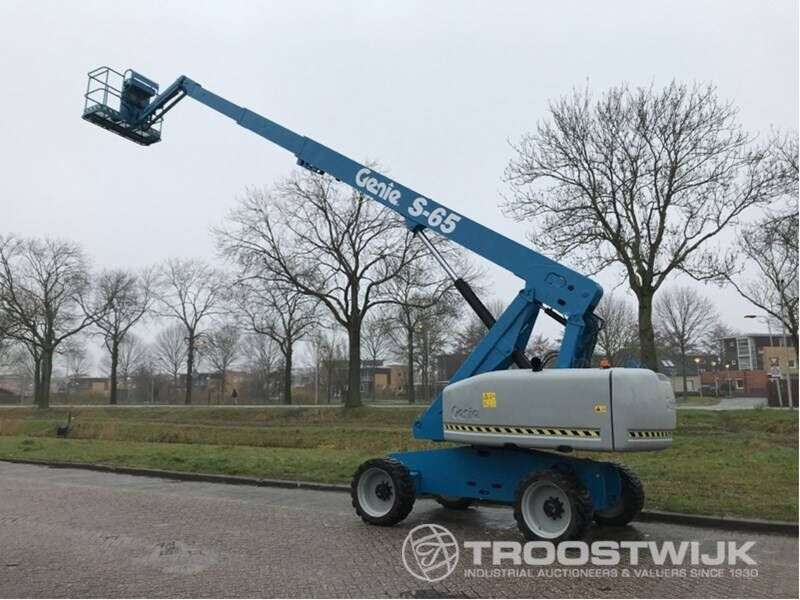 Teleskopinį keltuvą GENIE S65 parduodama aukcione-photo