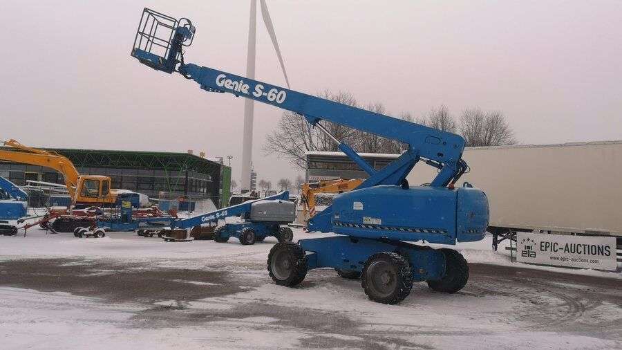 Teleskopinį keltuvą GENIE S60 parduodama aukcione-photo