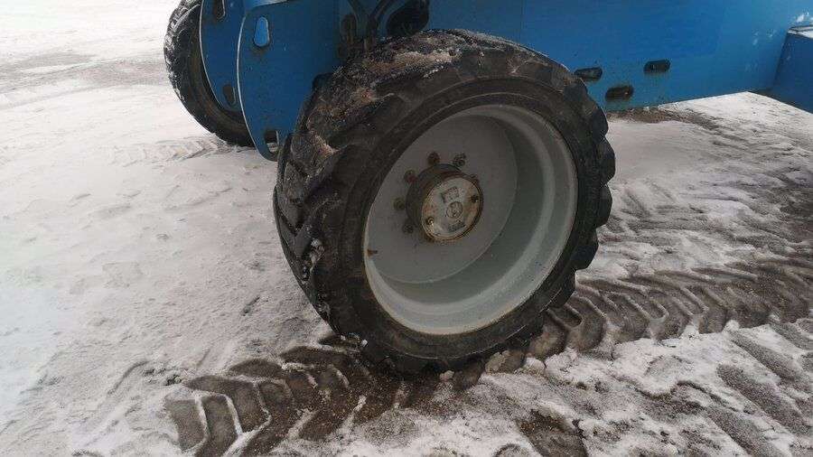 Teleskopinį keltuvą GENIE S60 parduodama aukcione-photo
