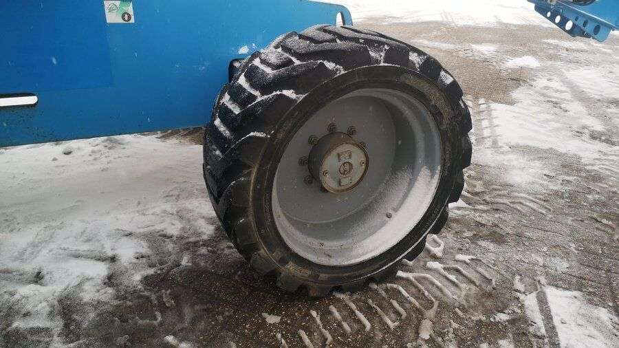 Teleskopinį keltuvą GENIE S60 parduodama aukcione-photo