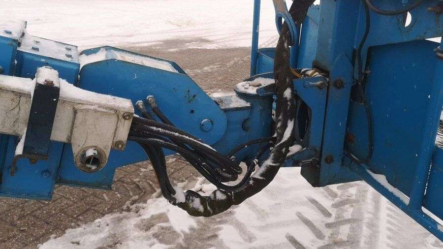 Teleskopinį keltuvą GENIE S60 parduodama aukcione-photo