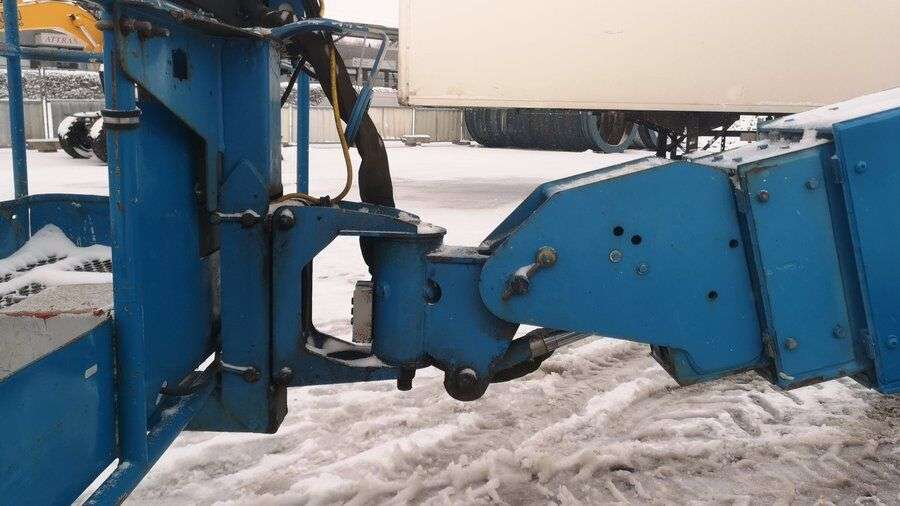 Teleskopinį keltuvą GENIE S60 parduodama aukcione-photo