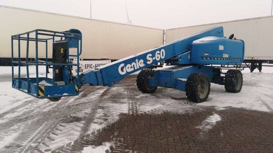 Teleskopinį keltuvą GENIE S60 parduodama aukcione-photo