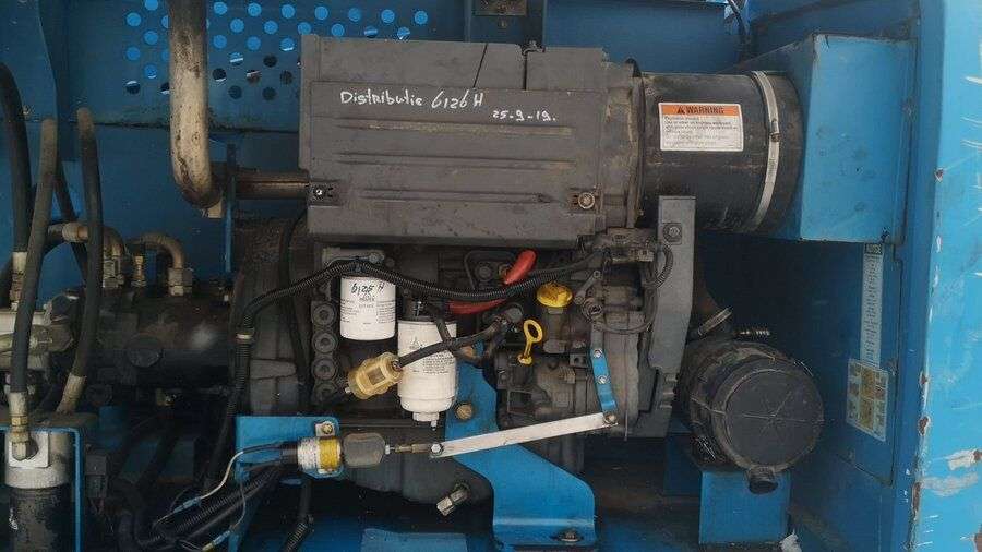 Teleskopinį keltuvą GENIE S60 parduodama aukcione-photo