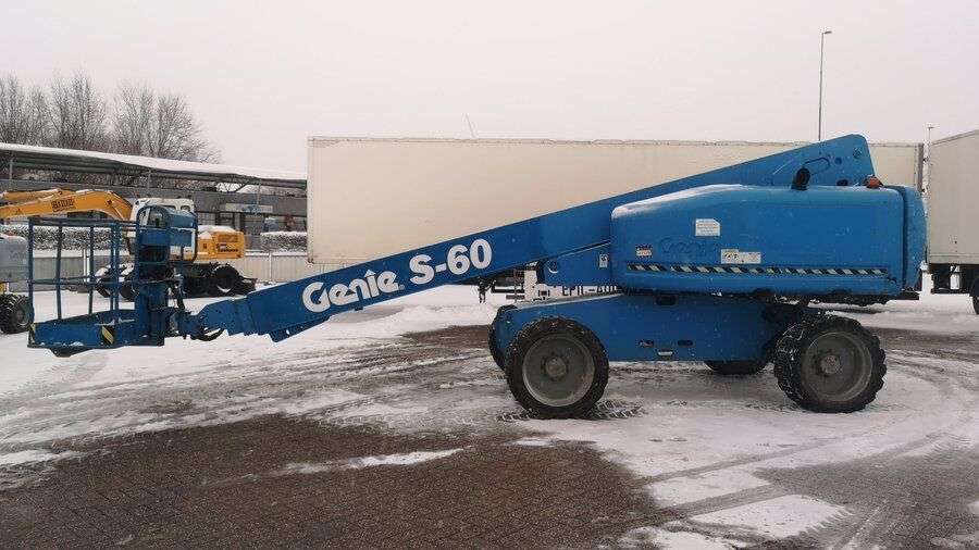 Teleskopinį keltuvą GENIE S60 parduodama aukcione-photo