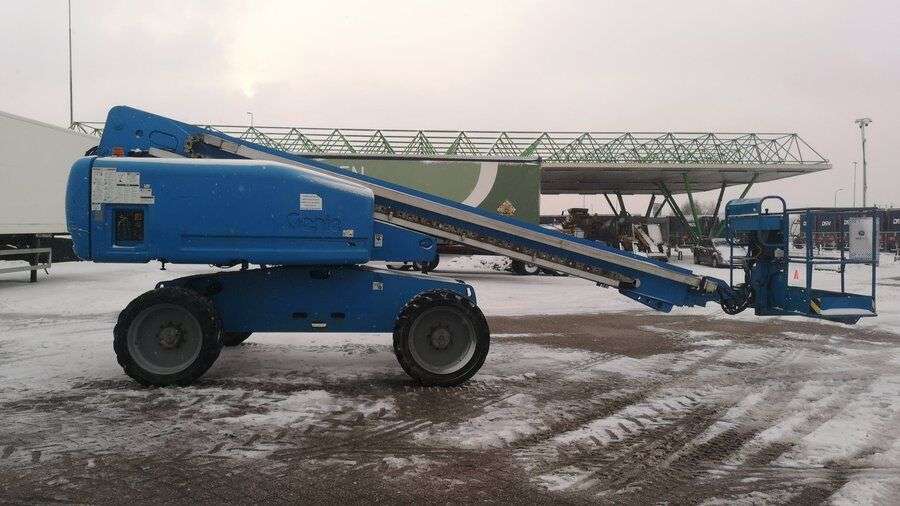 Teleskopinį keltuvą GENIE S60 parduodama aukcione-photo