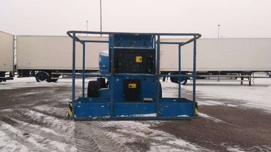 Teleskopinį keltuvą GENIE S60 parduodama aukcione-photo