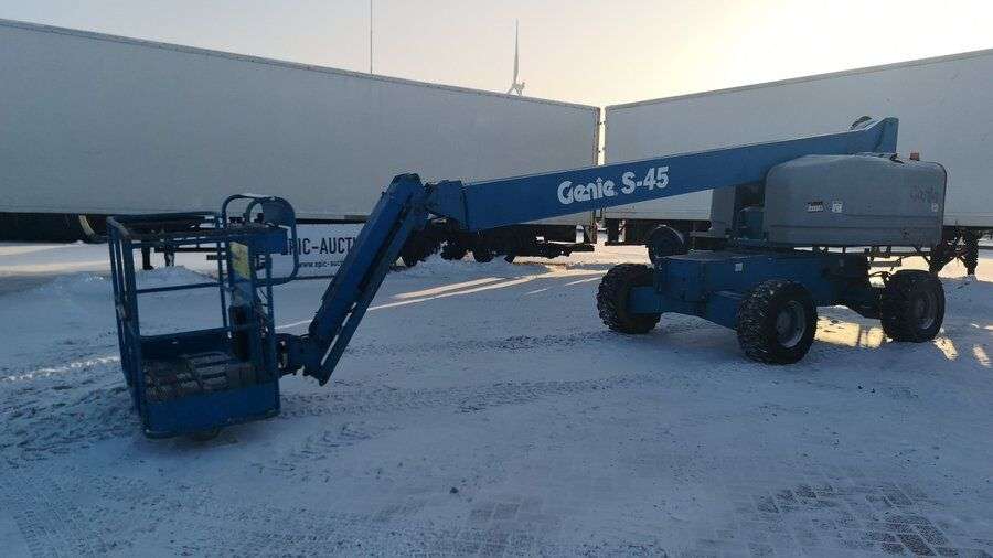 Teleskopinį keltuvą GENIE S45 parduodama aukcione-photo