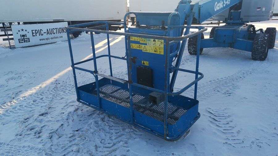 Teleskopinį keltuvą GENIE S45 parduodama aukcione-photo