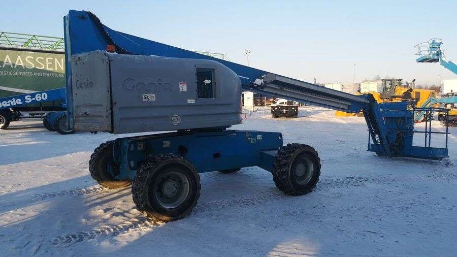 Teleskopinį keltuvą GENIE S45 parduodama aukcione-photo