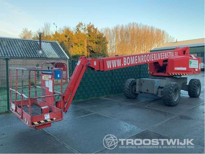 Teleskopinį keltuvą GENIE S-65 2WD parduodama aukcione
