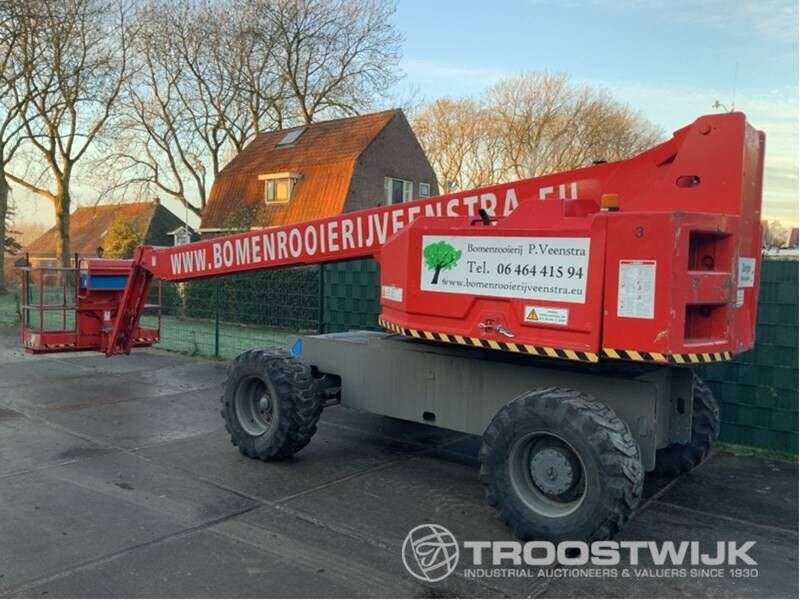 Teleskopinį keltuvą GENIE S-65 2WD parduodama aukcione-photo