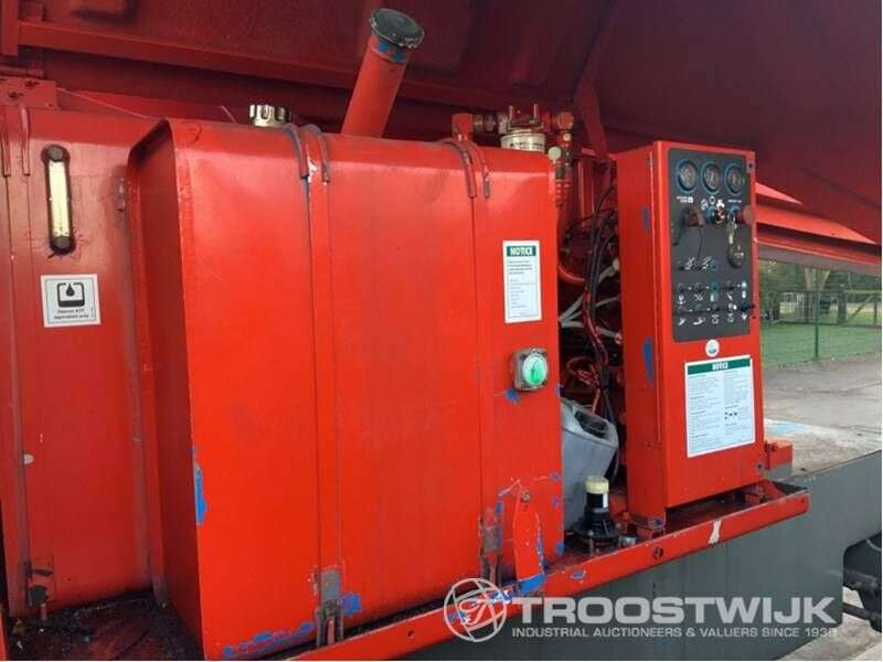 Teleskopinį keltuvą GENIE S-65 2WD parduodama aukcione-photo