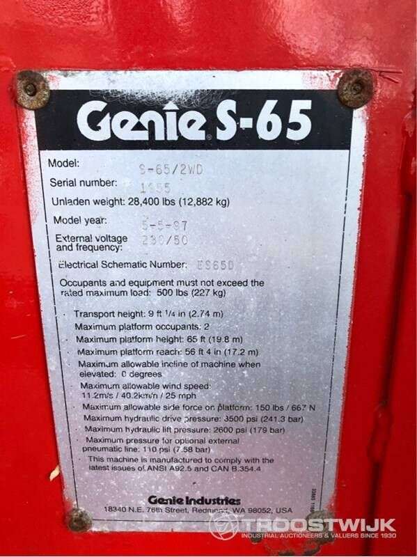 Teleskopinį keltuvą GENIE S-65 2WD parduodama aukcione-photo