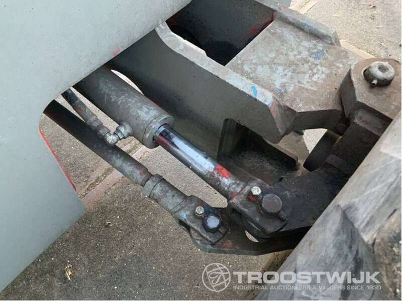 Teleskopinį keltuvą GENIE S-65 2WD parduodama aukcione-photo