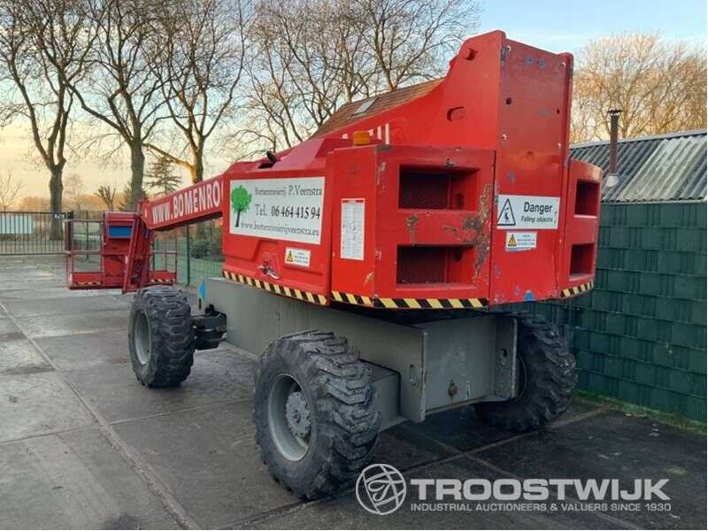 Teleskopinį keltuvą GENIE S-65 2WD parduodama aukcione-photo