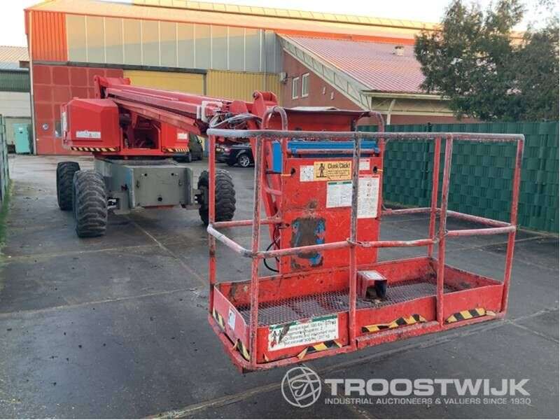 Teleskopinį keltuvą GENIE S-65 2WD parduodama aukcione-photo