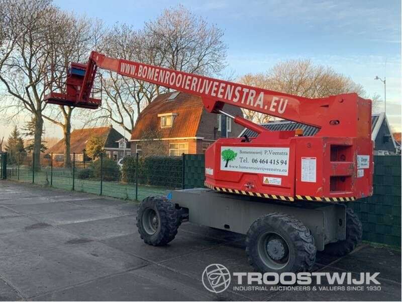 Teleskopinį keltuvą GENIE S-65 2WD parduodama aukcione-photo