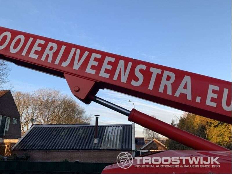 Teleskopinį keltuvą GENIE S-65 2WD parduodama aukcione-photo