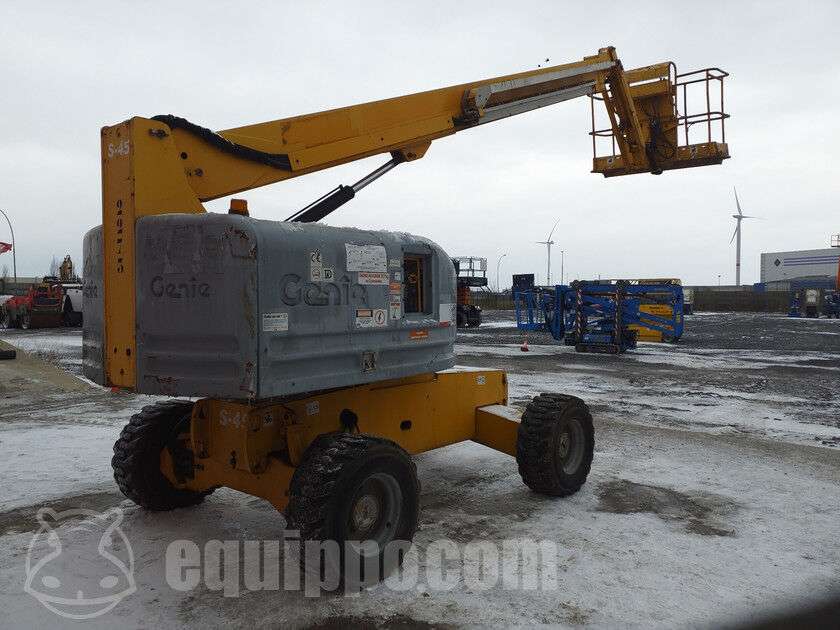 Teleskopinį keltuvą GENIE S-45 parduodama aukcione-photo