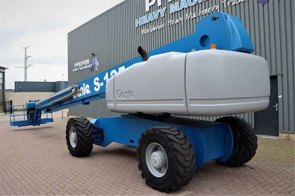 Teleskopinis keltuvas GENIE S125 Diesel, 4x4x4 Drive, 40.1m Working Height, Ji-photo