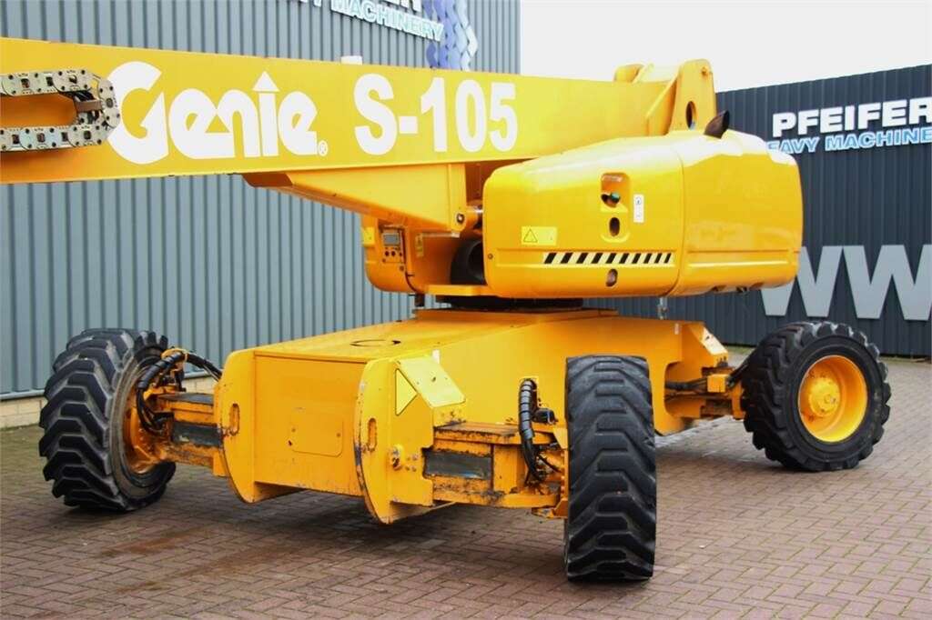 Teleskopinis keltuvas GENIE S105 Diesel, 4x4 Drive And 4-Wheel Steering, 34m W-photo